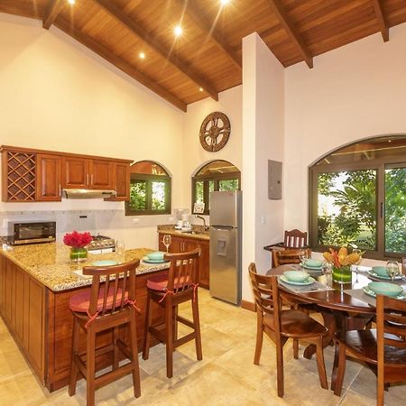 "Hana'S Celeste Retreat" Large Modern Villa Sleeps 6 On 20 Acres Of Nature! Бійягуа Екстер'єр фото